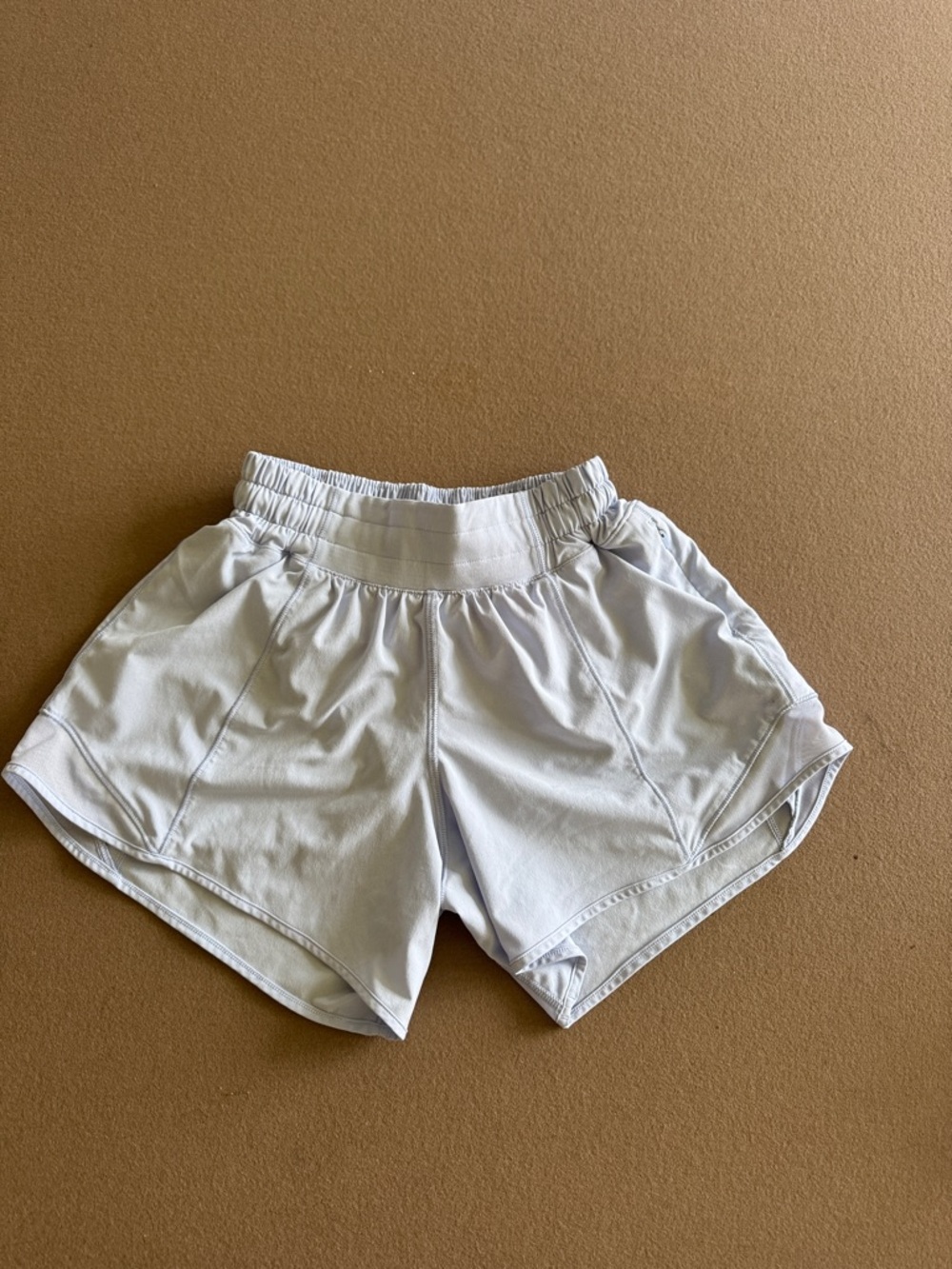 Lululemon light blue low-rise lined 4 inch Hotty hot shorts size 2